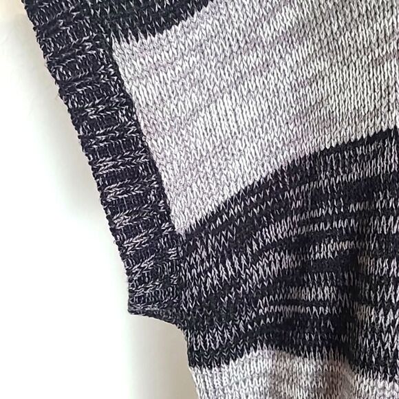 Jamie Nicole Gray & White Sweaterdress,Cowl Neck,Short Sleeves, Buttons, Size 4X - Picture 4 of 9